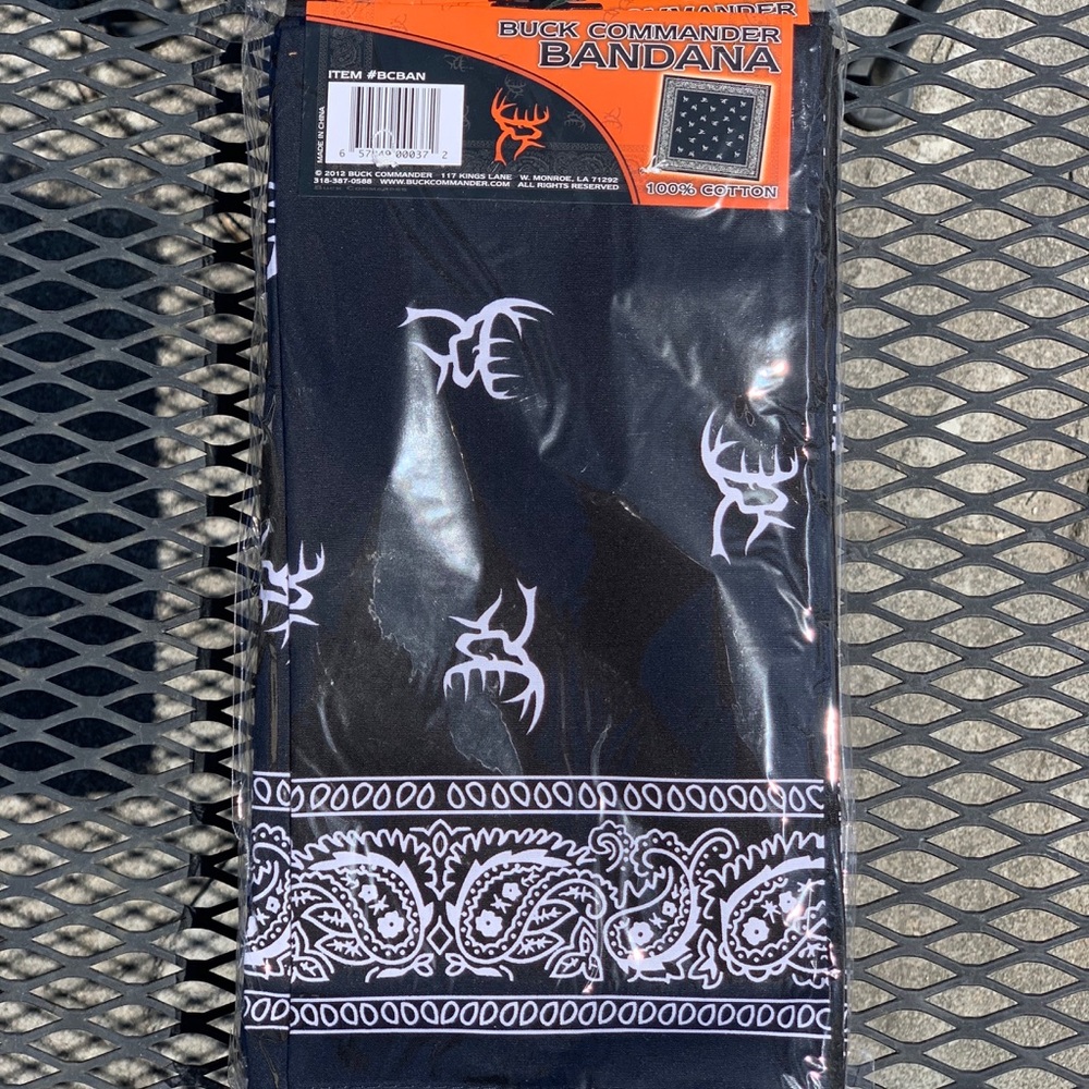 NWT 12 Pack Buck Commander Black & White Bandanas